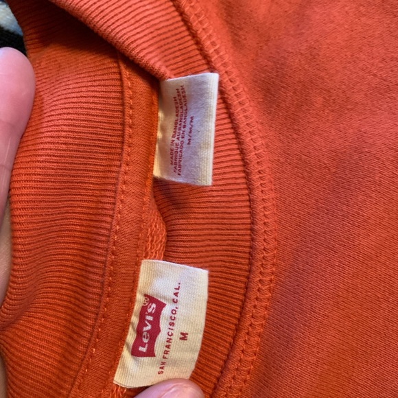 Super cute early 2000s Levi’s Sweatshirt - Picture 4 of 4